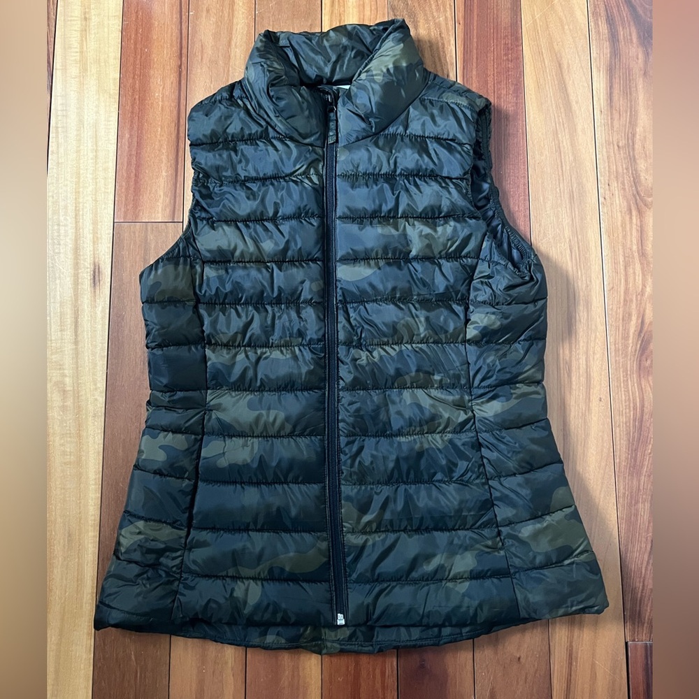 Women’s Old Navy Camo Vest